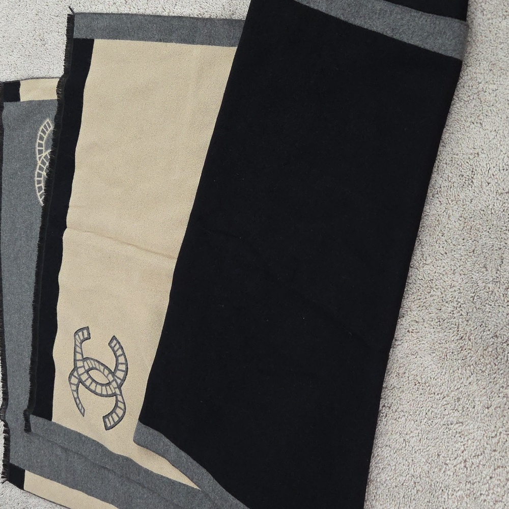Chanel Authentic Cashmere Colorblock Large Scarf - Picture 8 of 12